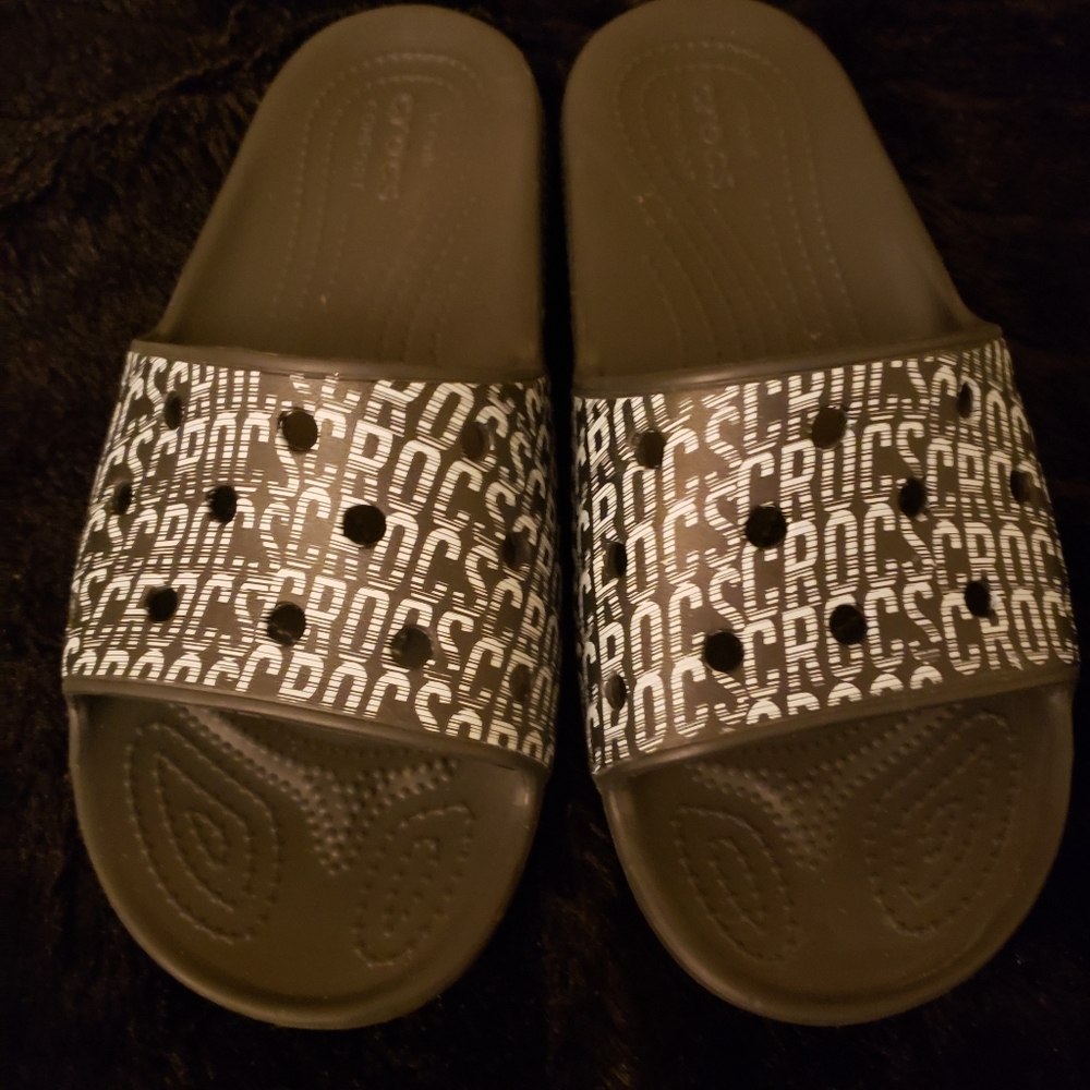 SOLD!! Classic Crocs logo motion slides Size 8. Htf!